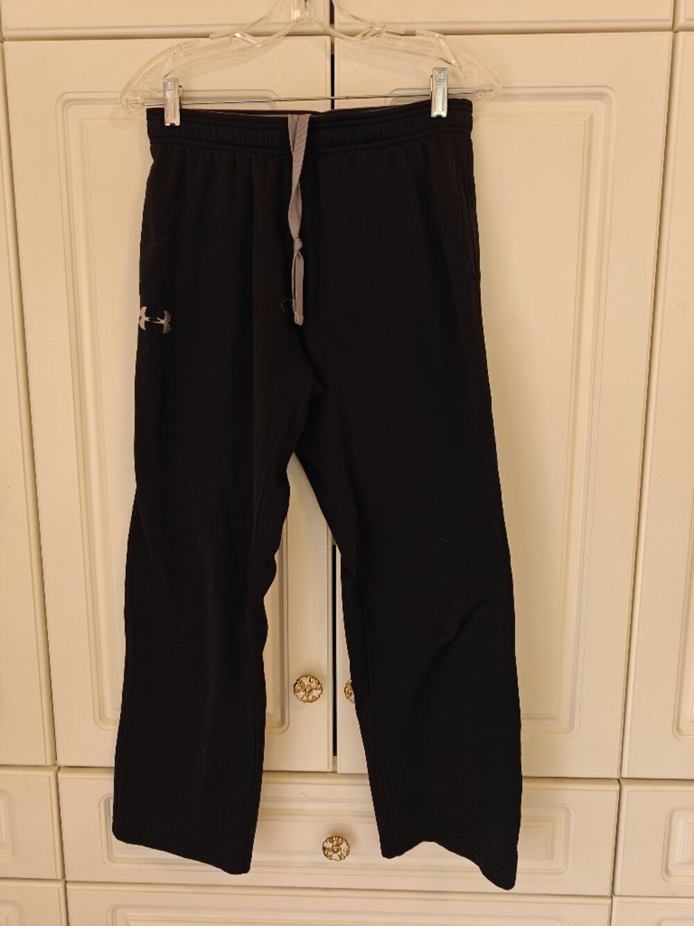 Under Armour Boys Black Sweatpants, Size Medium